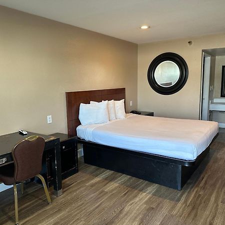 The Dixie Orange County Hotel สแตนตัน ภายนอก รูปภาพ