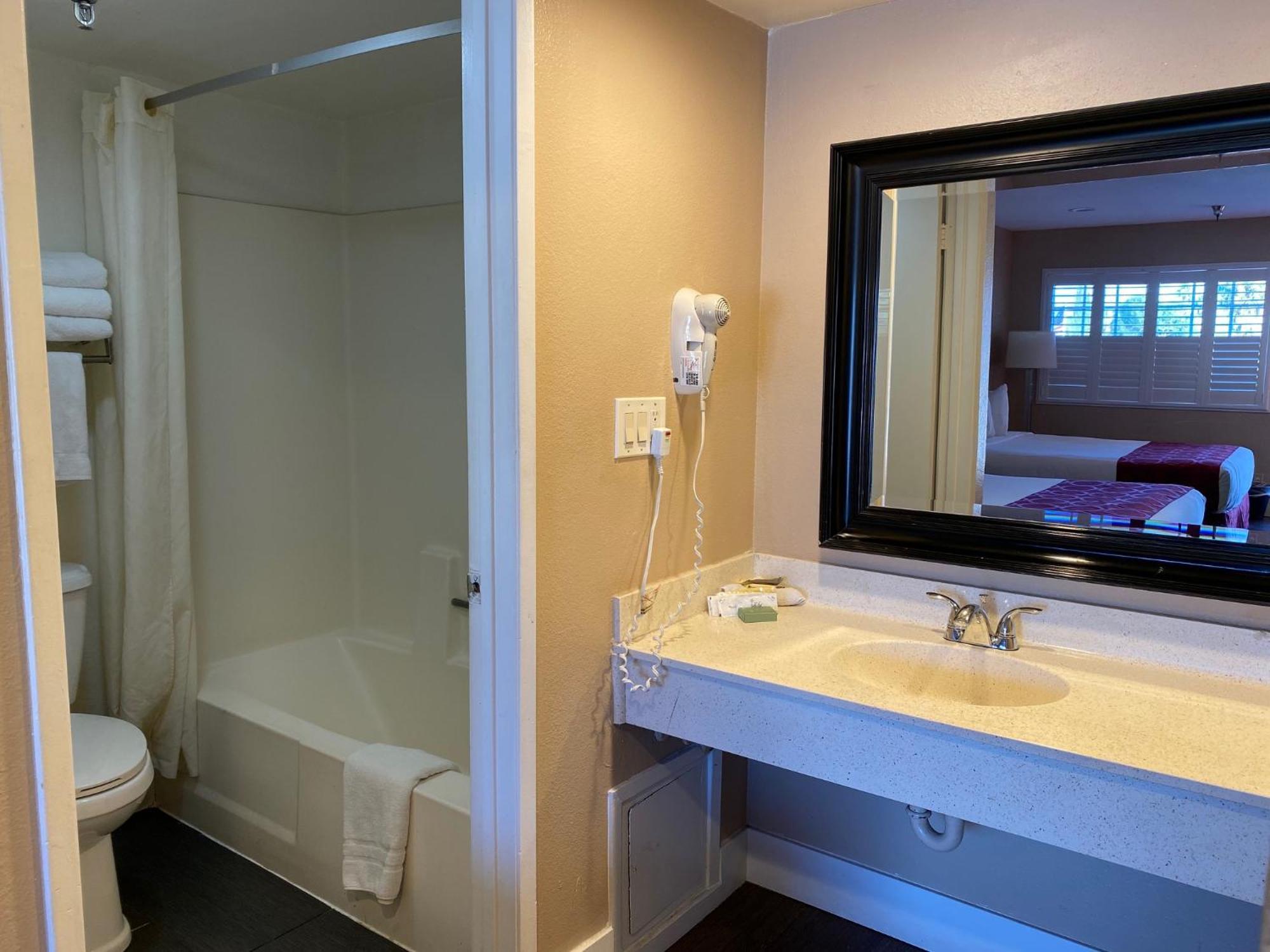 The Dixie Orange County Hotel สแตนตัน ภายนอก รูปภาพ